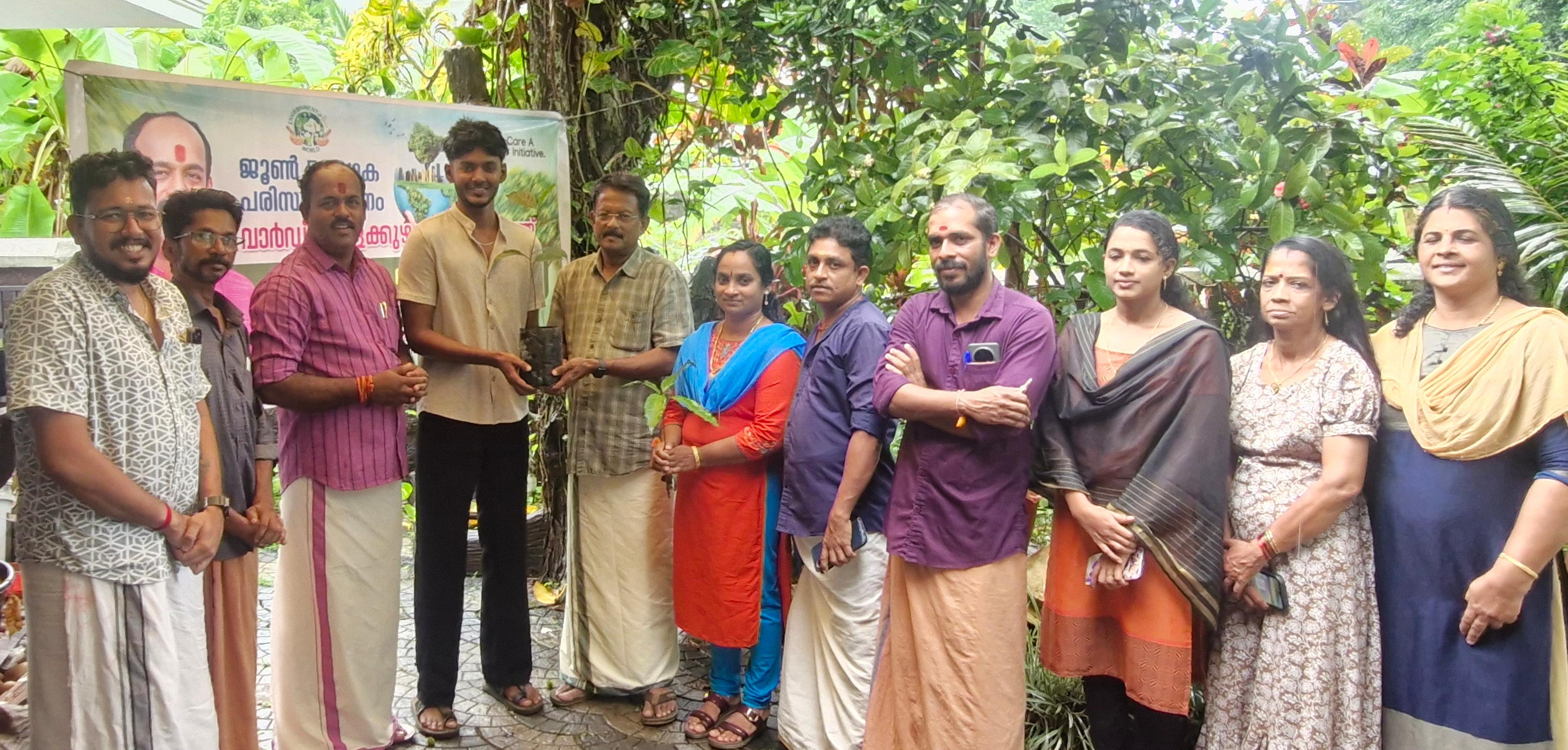  ഒരു തൈ അയൽവീട്ടിലേക്ക്